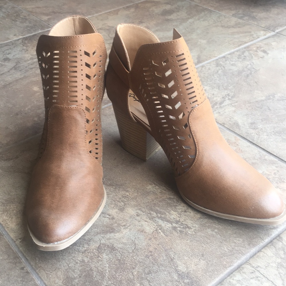 Qupid Booties- New